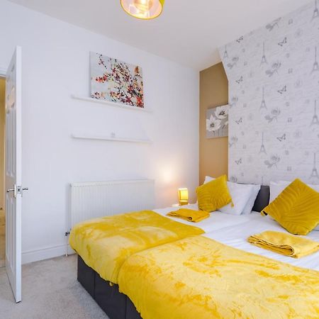فيلا ليفربولفي Finchley House Lovely House In Anfield, 2 Minutes Walk From The Stadium, Parking And Wifi المظهر الخارجي الصورة