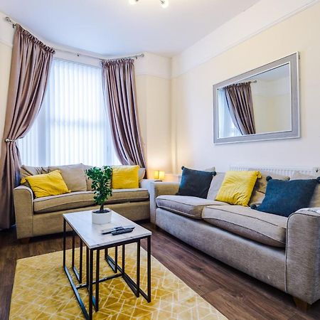 فيلا ليفربولفي Finchley House Lovely House In Anfield, 2 Minutes Walk From The Stadium, Parking And Wifi المظهر الخارجي الصورة