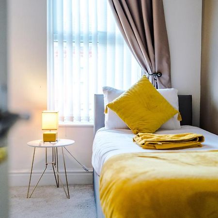فيلا ليفربولفي Finchley House Lovely House In Anfield, 2 Minutes Walk From The Stadium, Parking And Wifi المظهر الخارجي الصورة