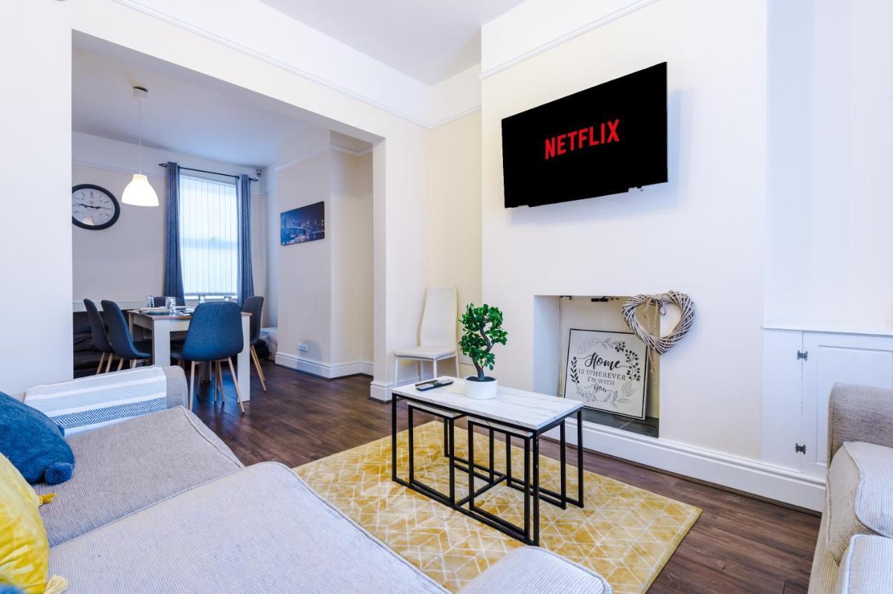 فيلا ليفربولفي Finchley House Lovely House In Anfield, 2 Minutes Walk From The Stadium, Parking And Wifi المظهر الخارجي الصورة
