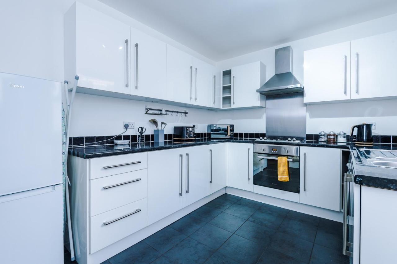 فيلا ليفربولفي Finchley House Lovely House In Anfield, 2 Minutes Walk From The Stadium, Parking And Wifi المظهر الخارجي الصورة