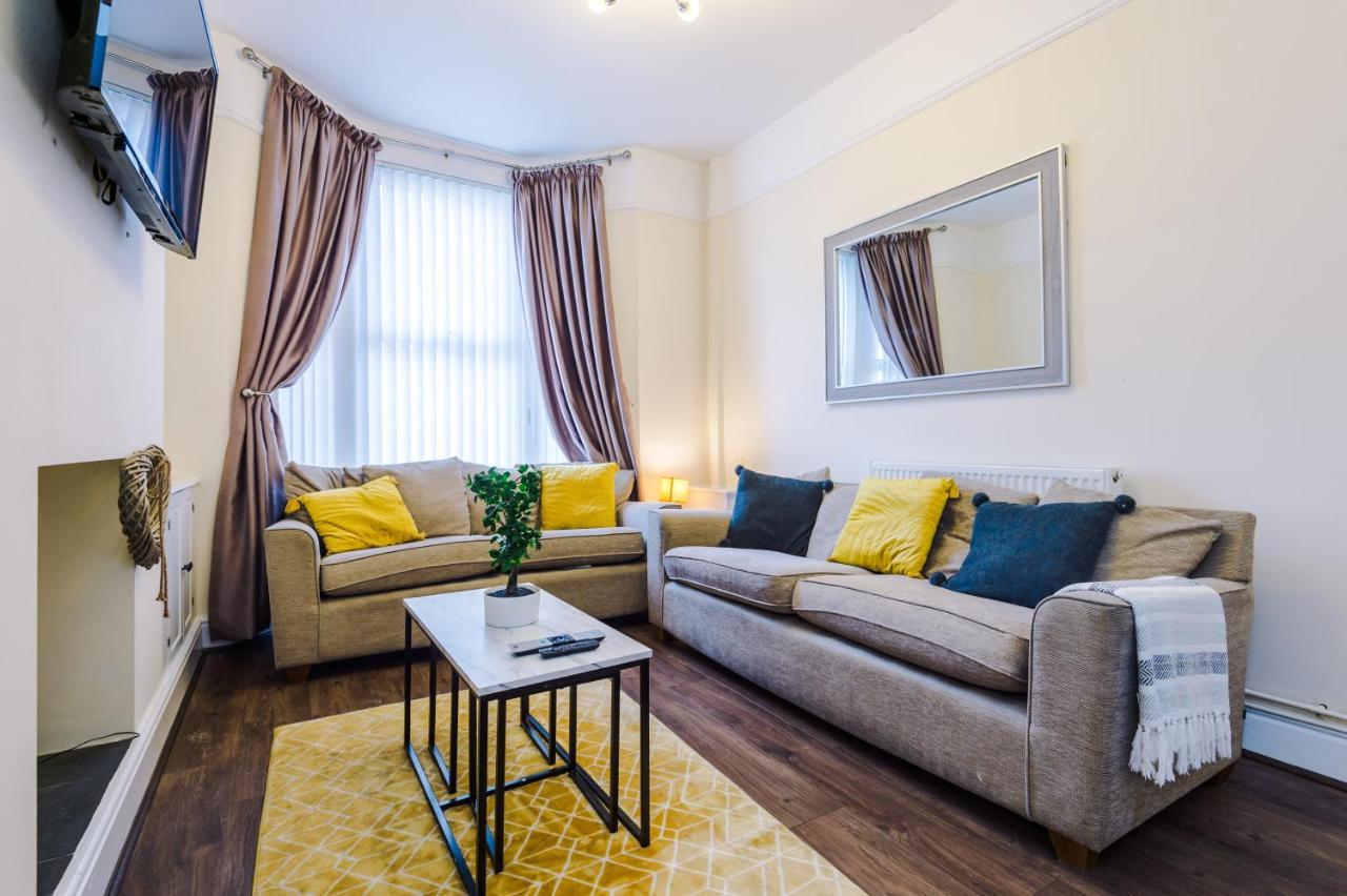 فيلا ليفربولفي Finchley House Lovely House In Anfield, 2 Minutes Walk From The Stadium, Parking And Wifi المظهر الخارجي الصورة