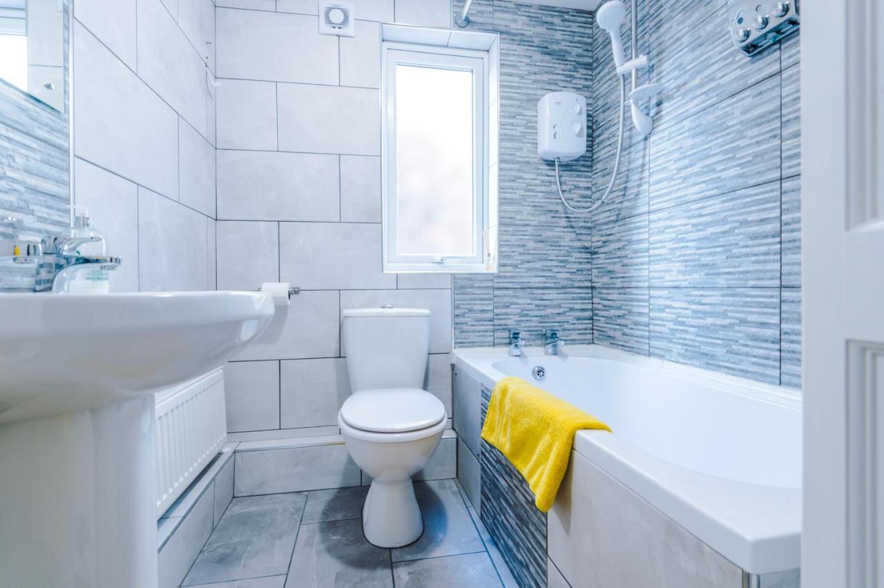 فيلا ليفربولفي Finchley House Lovely House In Anfield, 2 Minutes Walk From The Stadium, Parking And Wifi المظهر الخارجي الصورة